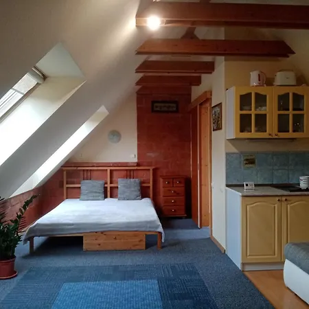 شقة Negy Evszak Apartmanhaz *