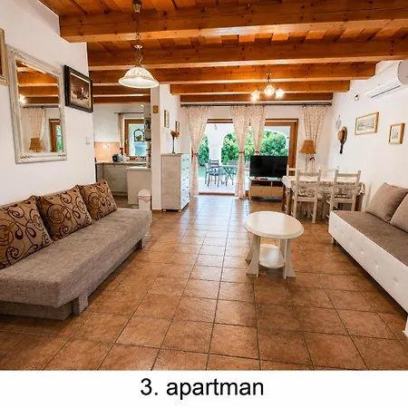 Negy Evszak Apartmanhaz
