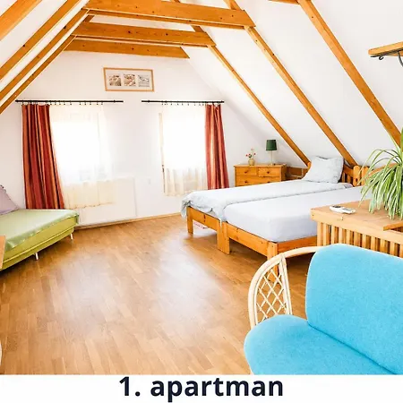 Negy Evszak Apartmanhaz