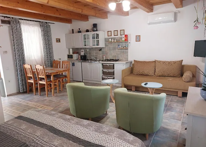 Lägenhet Negy Evszak Apartmanhaz