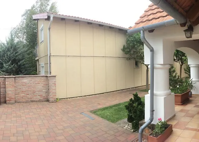 Negy Evszak Apartmanhaz Lägenhet *